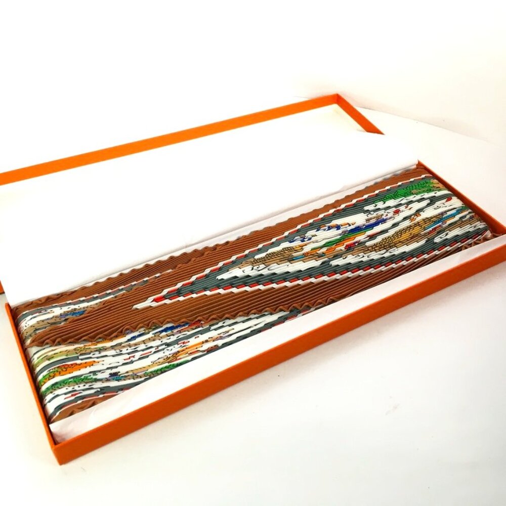 Auth. HERMES PARIS Alphabets Multi-Color Fine Pleated Scarf